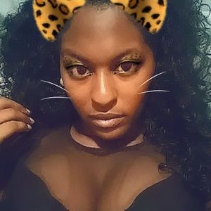 Meet your Posher, Dominique